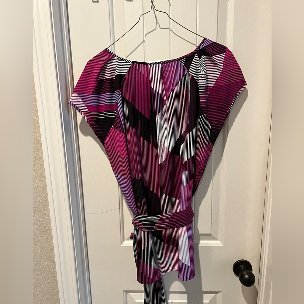 New York & Company Graphic Tie Front Blouse in Purple, Pink and black sz Large - Picture 2 of 4
